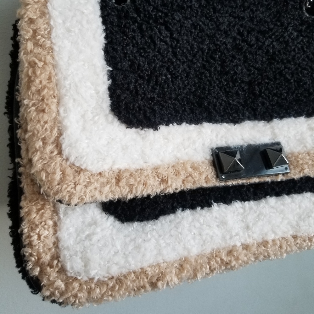 👜 TEDDY CROSSBODY HANDBAG - Picture 9 of 12